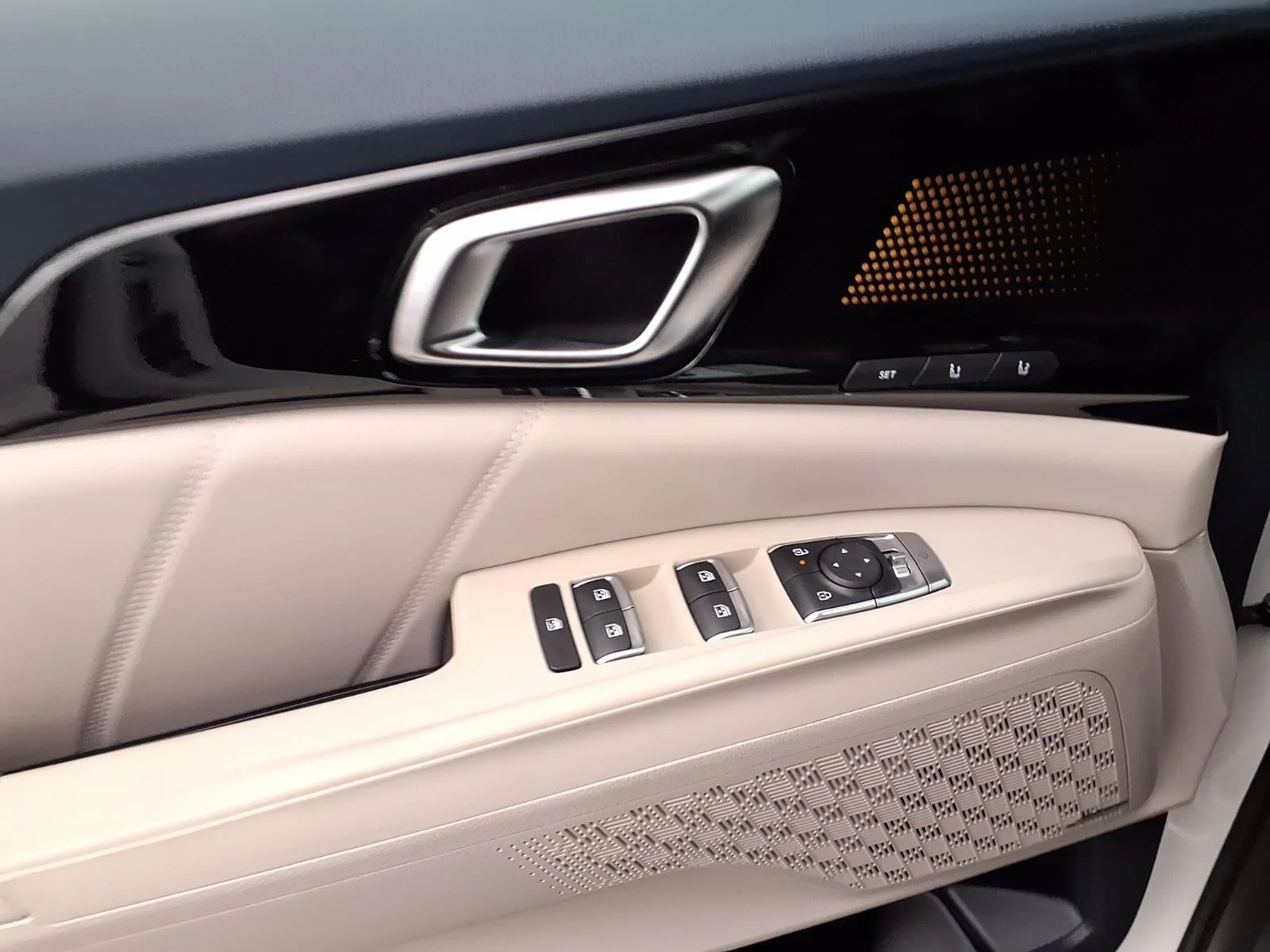 New 2027 Snow White Pearl Kia SX Prestige image 10