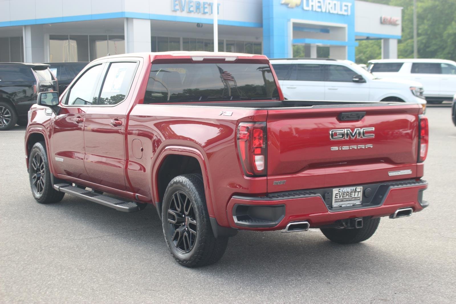 Used 2023 Volcanic Red Tintcoat GMC Elevation image 5