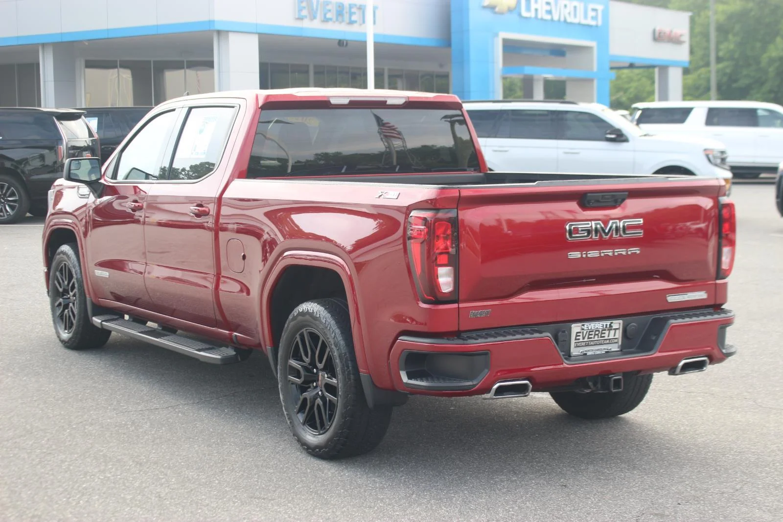 Used 2023 Volcanic Red Tintcoat GMC Elevation image 5