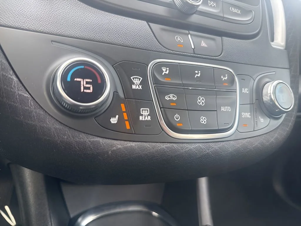 Used 2024 Summit White Chevrolet 1LT image 22