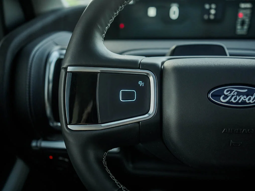 New 2026 Space Silver Metallic Ford MAX Platinum® image 22