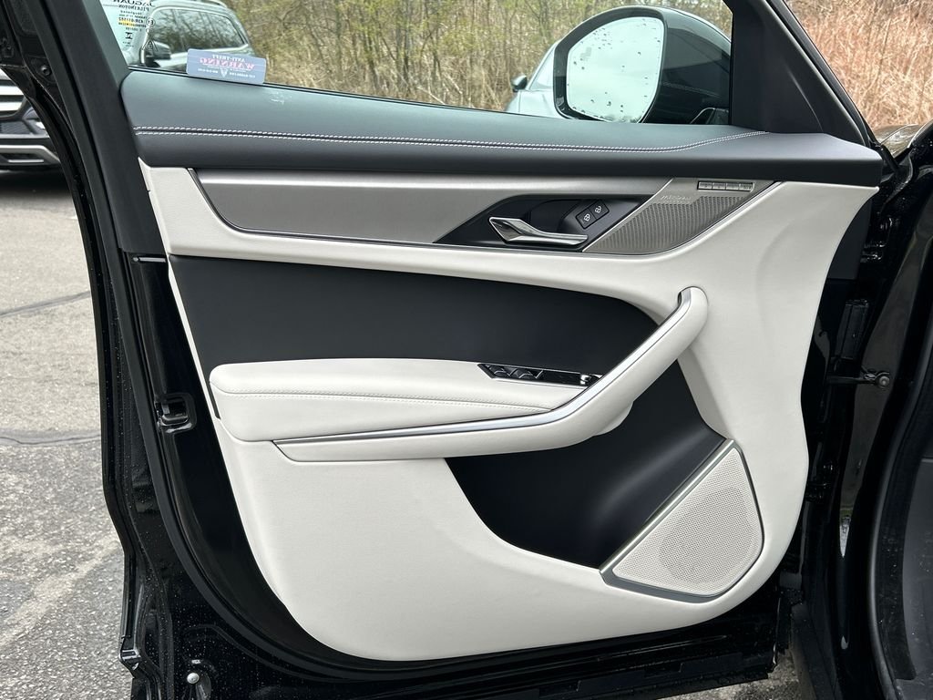 2026 Jaguar F-Pace R-Dynamic S - Photo 9