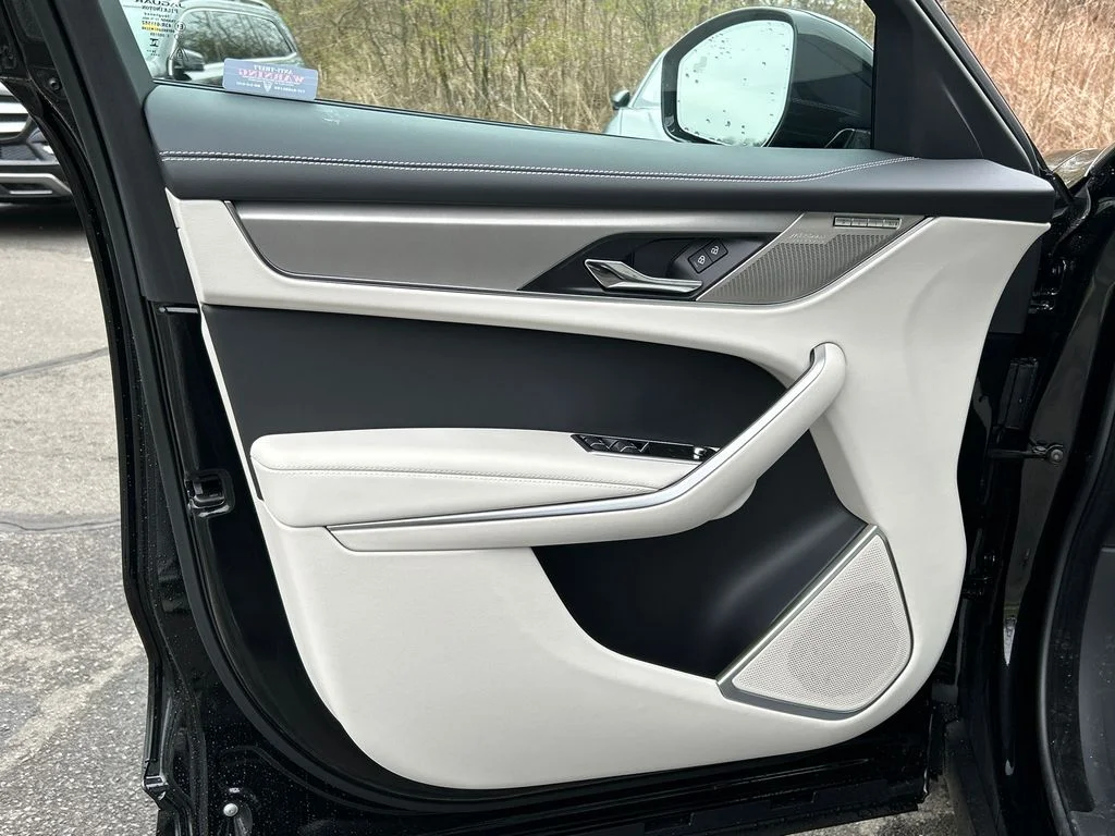2026 Jaguar F-Pace R-Dynamic S - Photo 9