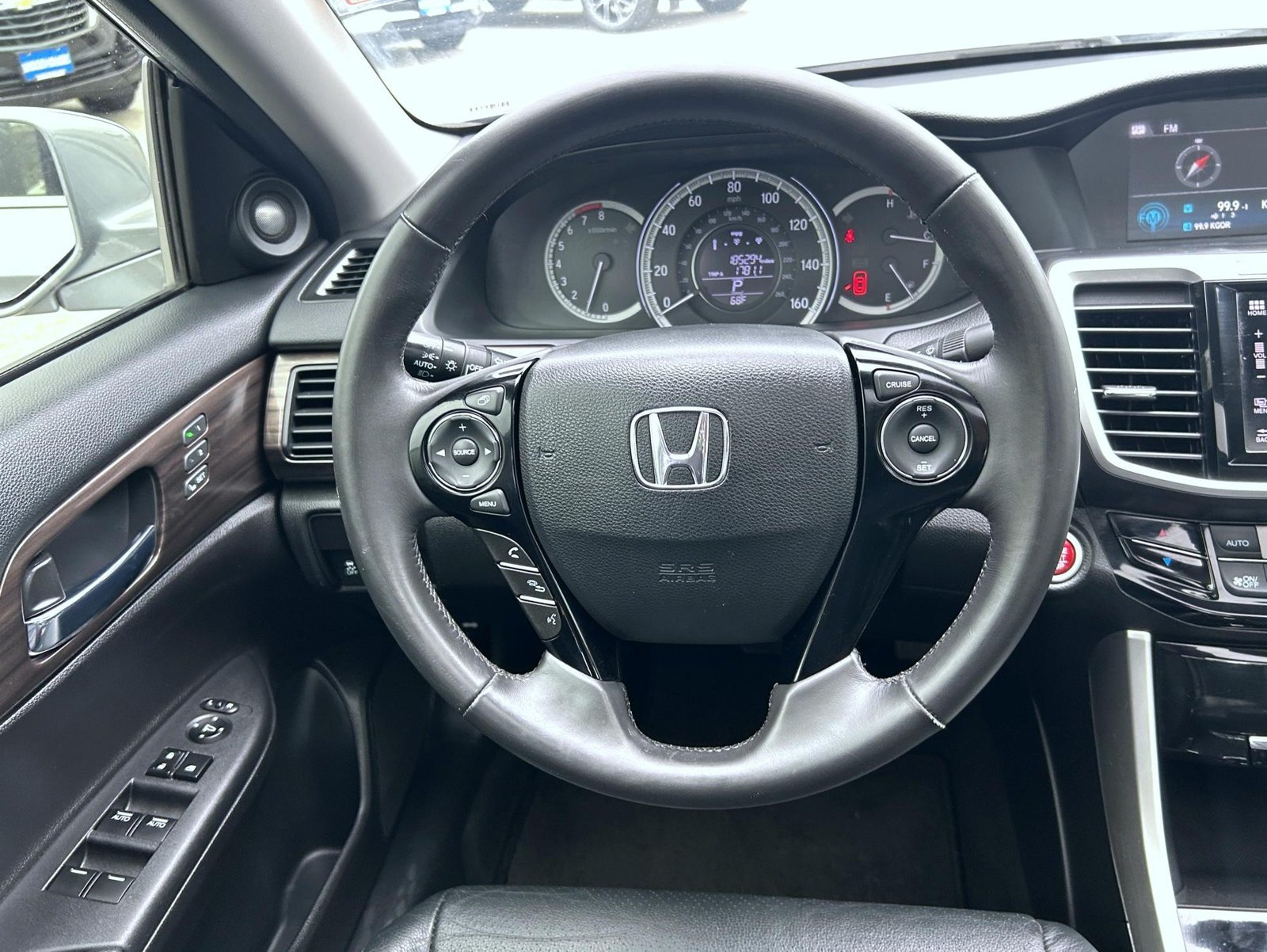 Used 2016 Silver Honda EX-L image 11