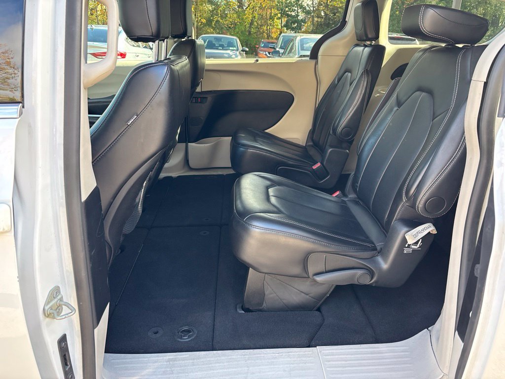 Used 2024 White Chrysler Touring L image 15