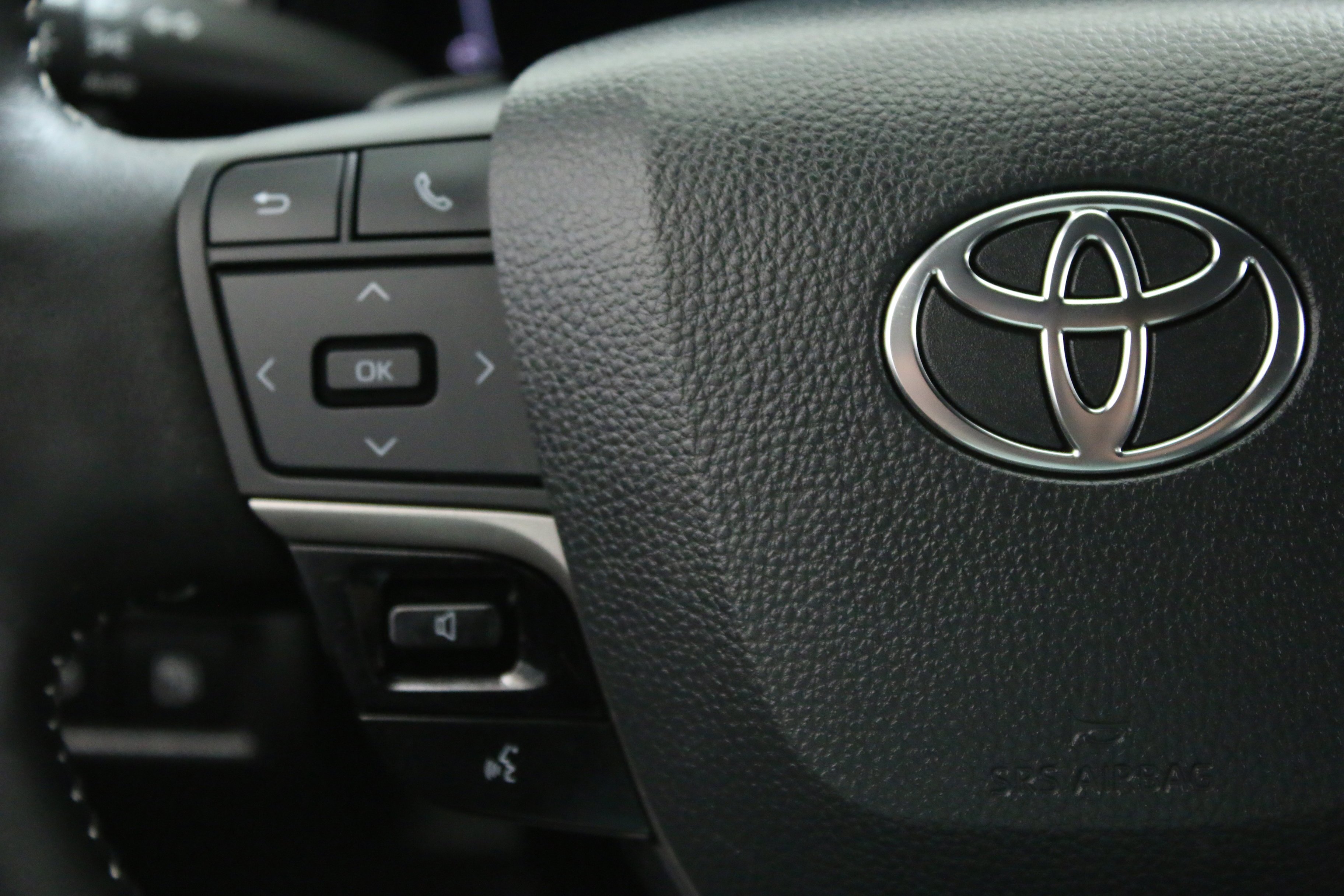 Used 2025 White Toyota SE image 13