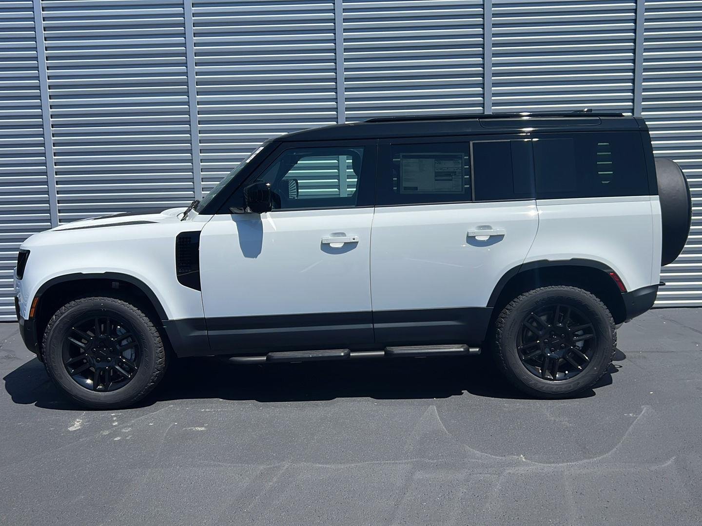 Used 2026 Fuji White Land Rover S image 2