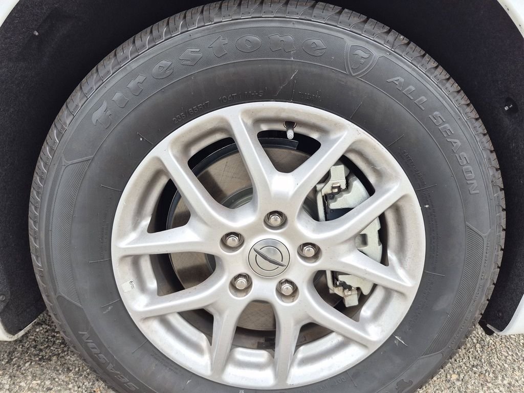 Used 2023 Bright White Clearcoat Chrysler LX image 20