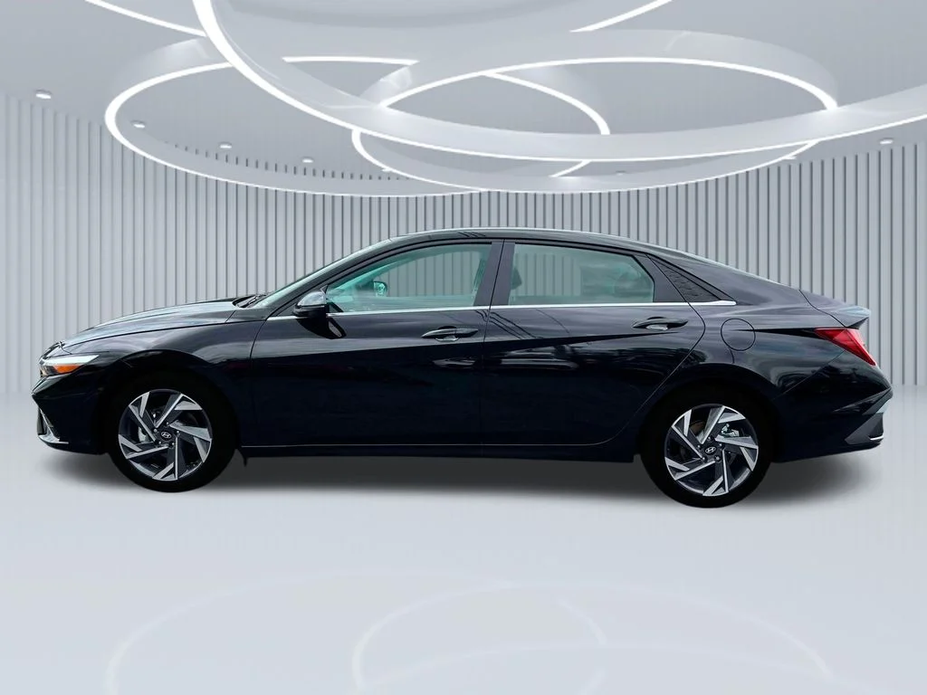 2025 Hyundai Elantra Limited - Photo 22