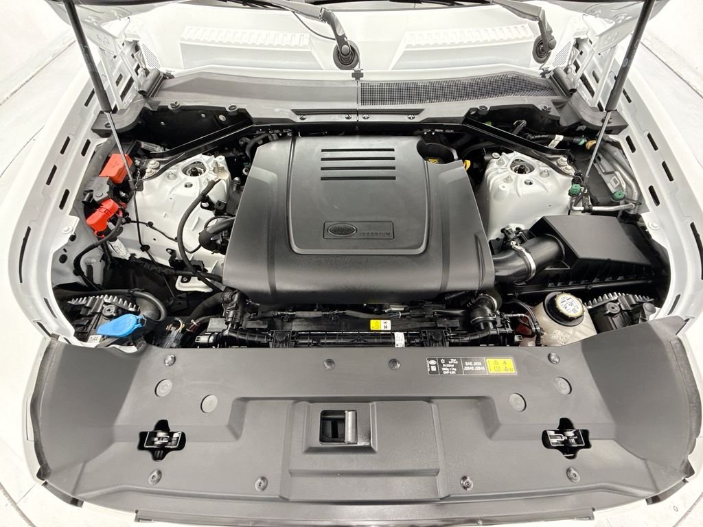 Certified Used 2026 Fuji White Land Rover S image 28