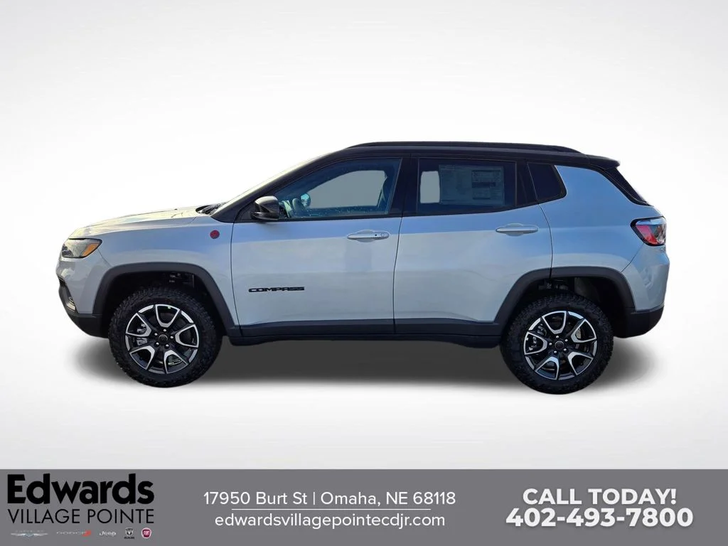 New 2026 Silver Zynith Metallic Clear-Coat Exterior Paint Jeep Trailhawk image 6