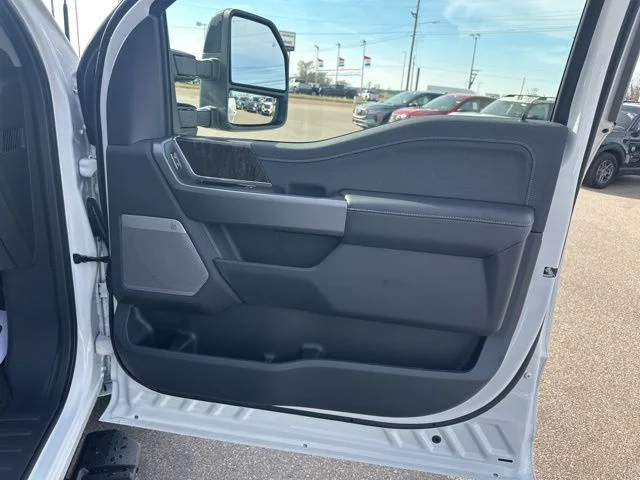 2026 Ford F-350 Super Duty Chassis Cab Lariat - Photo 11