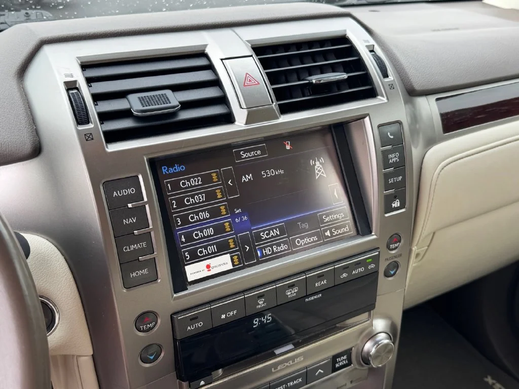 Used 2019 White Lexus 460 image 26