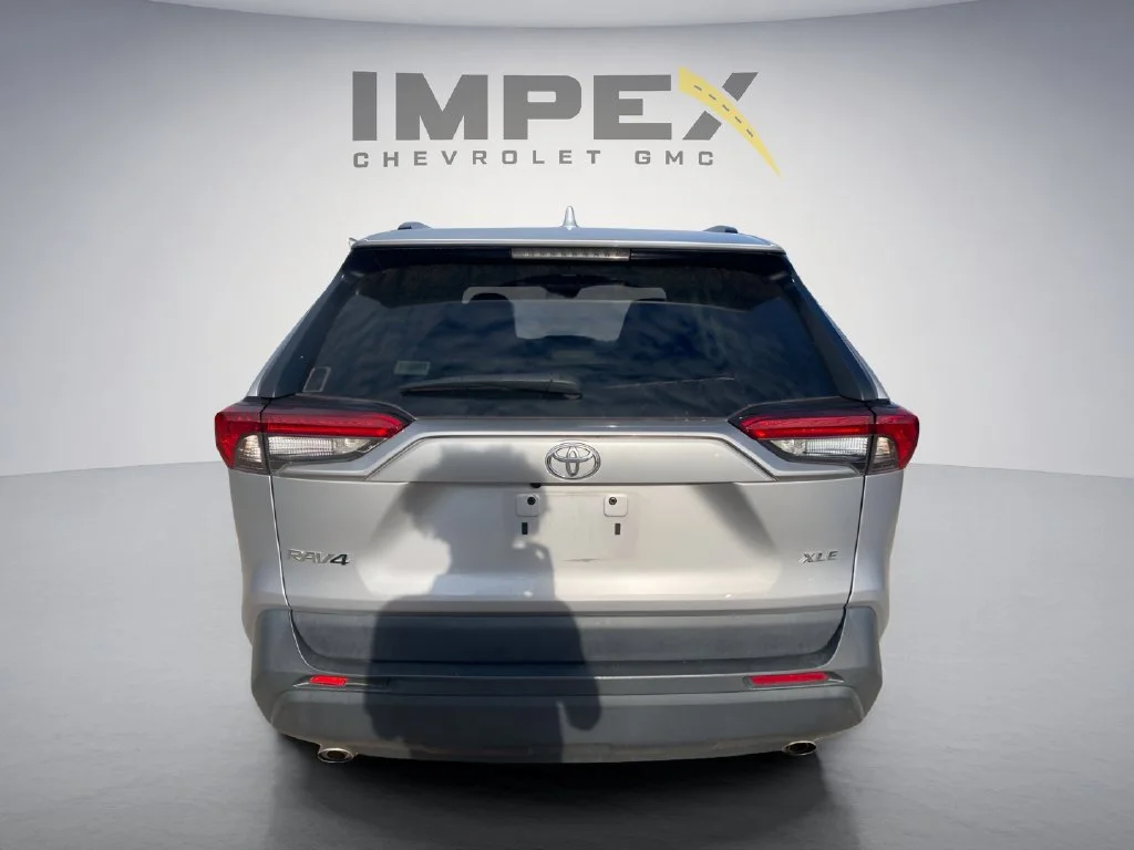Used 2022  Toyota XLE image 4