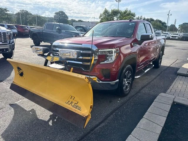 Used 2020 Red GMC SLE image 3