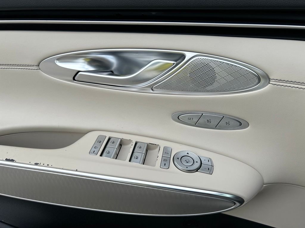 Used 2023 White Genesis 2.5T image 16