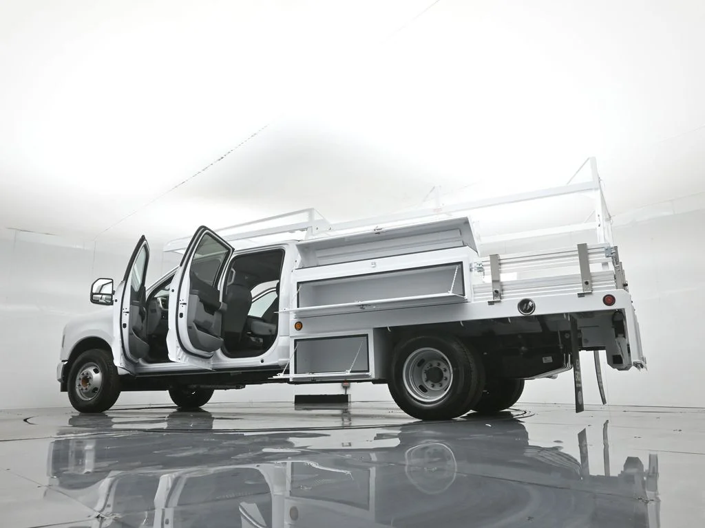 New 2026 Oxford White Ford XL image 3