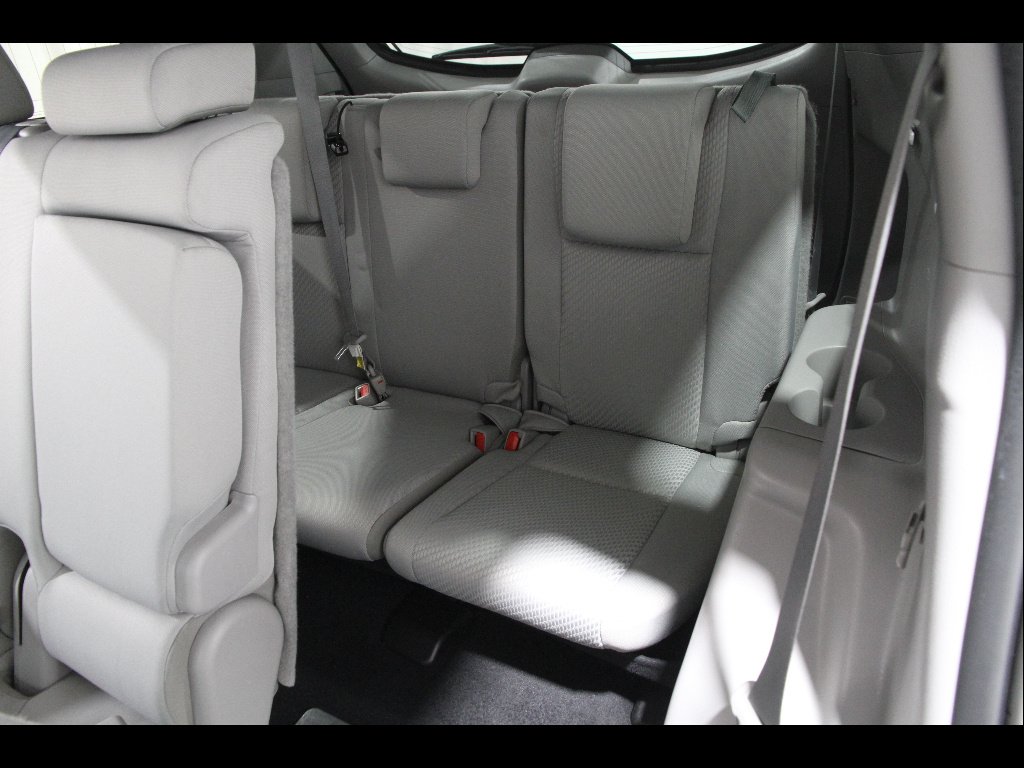 2019 Toyota Highlander LE - Photo 18