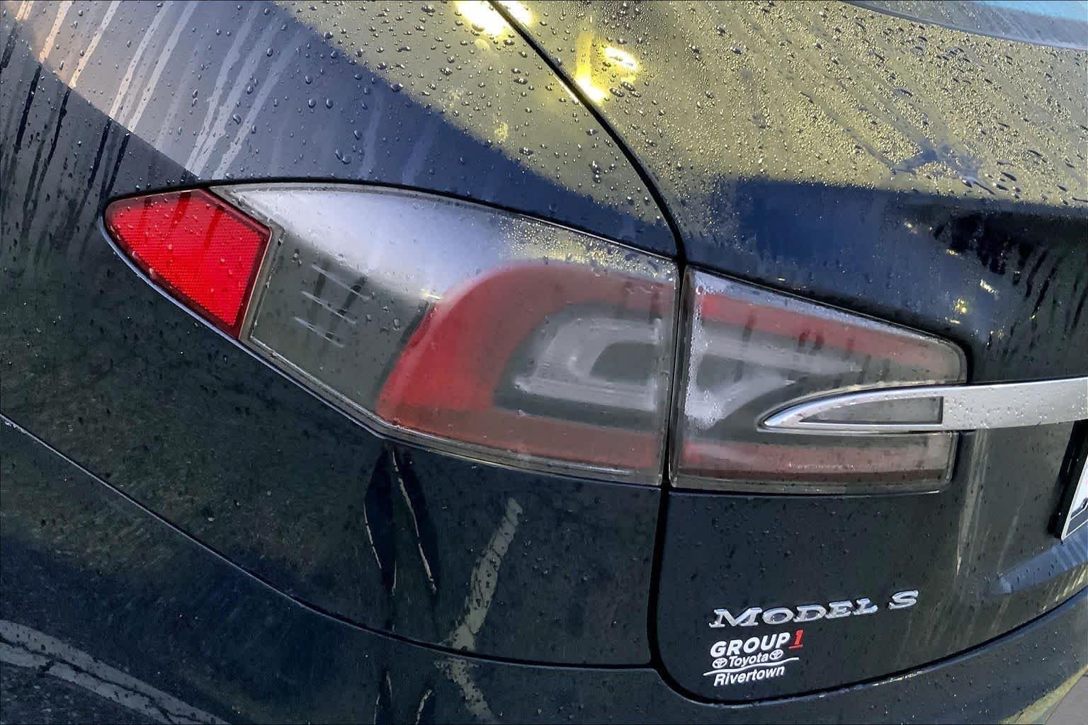 Used 2014 Black Tesla 85 kWh Battery image 24