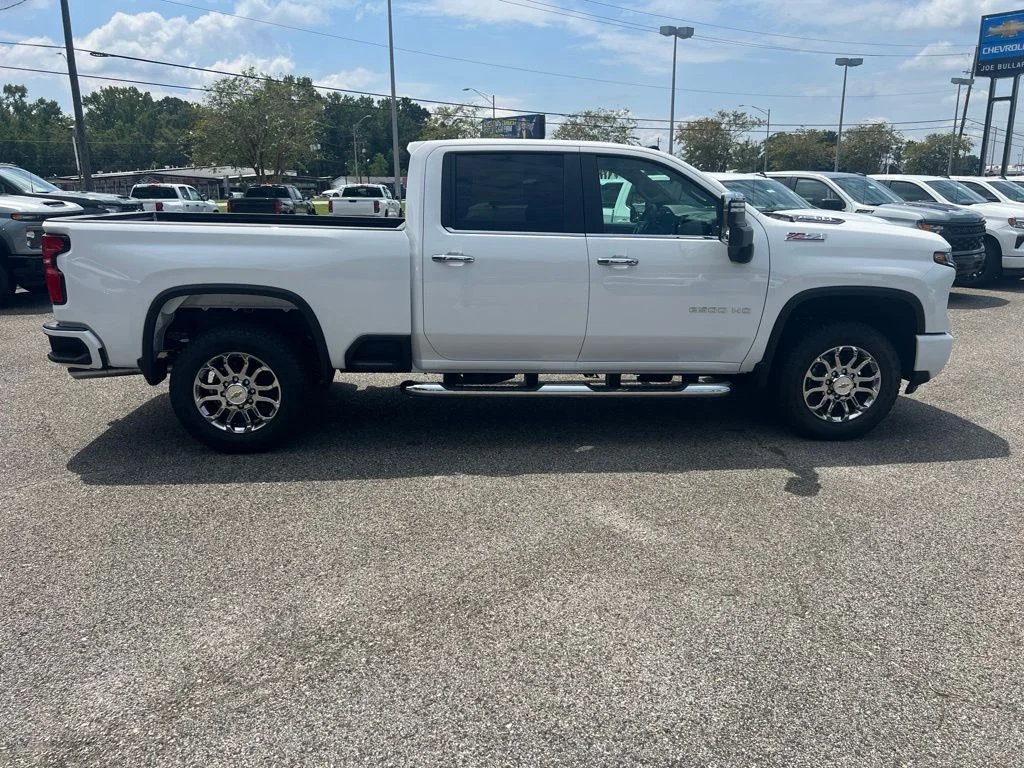 New 2026 Summit White Chevrolet LT image 8