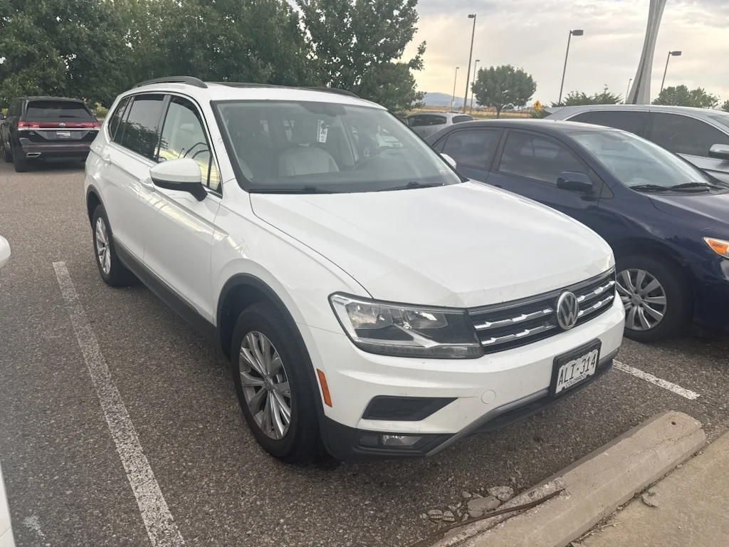 Used 2018 Platinum Gray Metallic Volkswagen SE image 6