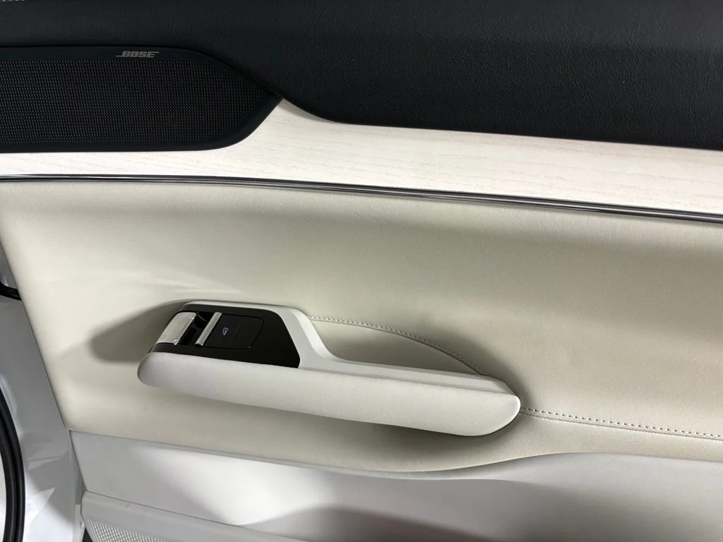 New 2026 Crystal White Volvo Plus image 15