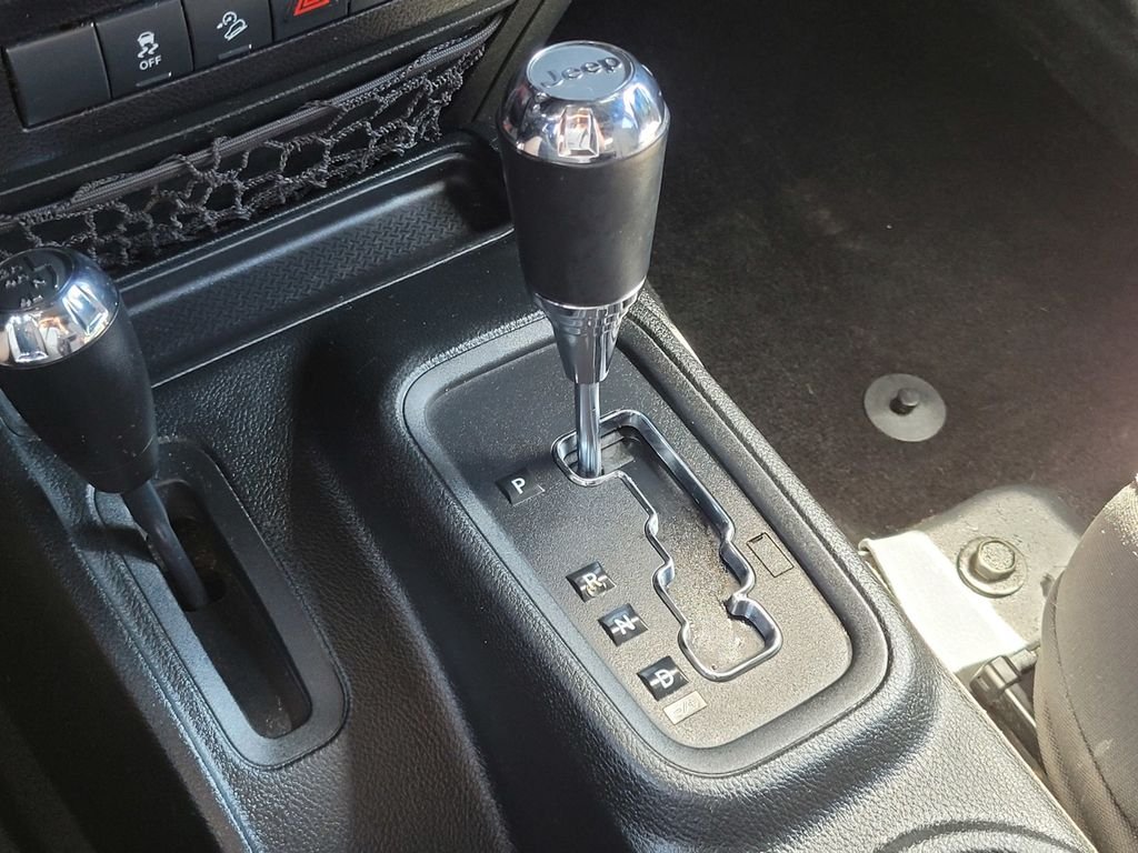 Used 2018 Gray Jeep Unlimited Sport image 22