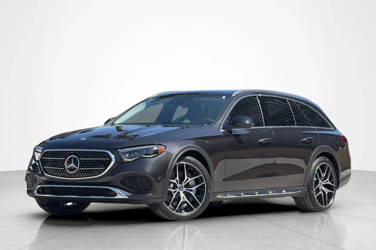 2025 Mercedes-Benz E-Class E450 4MATIC All-Terrain's photo