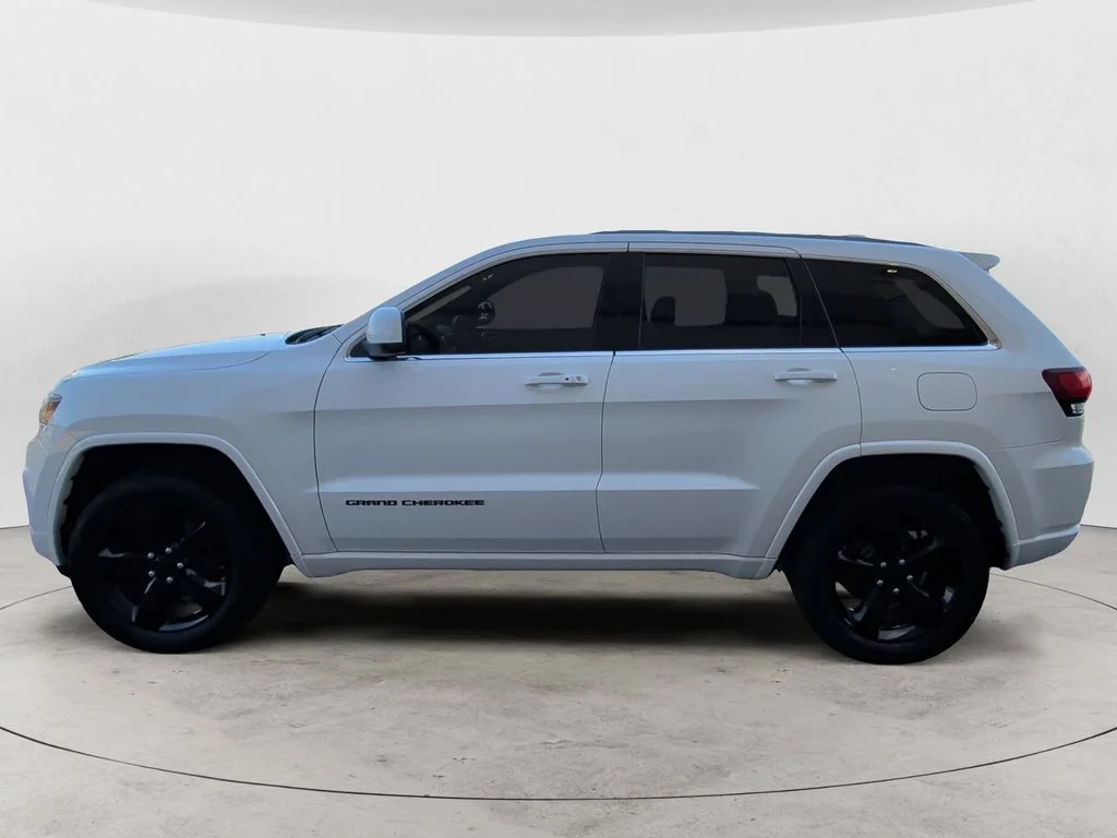 Used 2015 White Jeep Altitude image 8