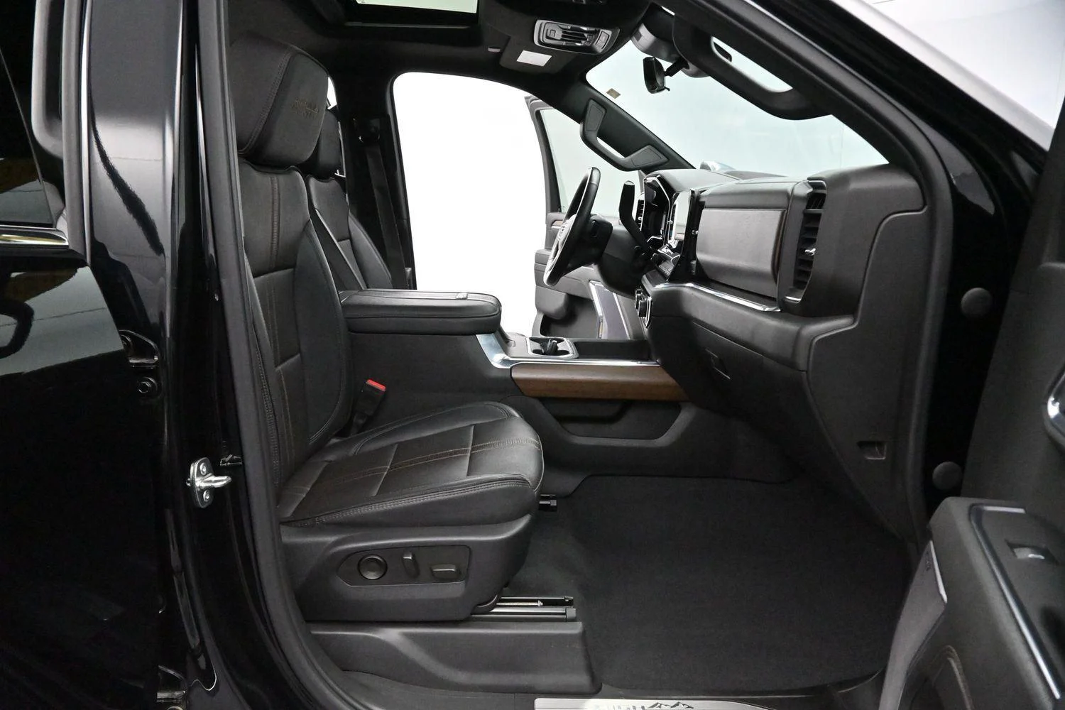Used 2024 Black Chevrolet High Country image 31