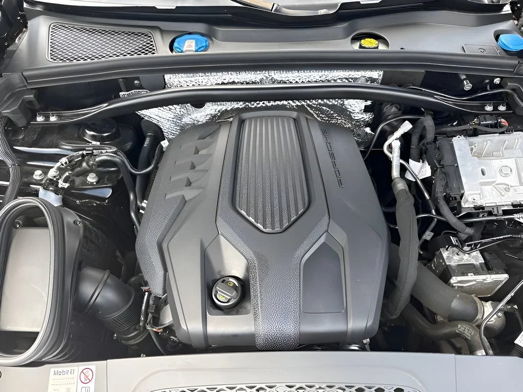 Used 2023  Porsche  image 39