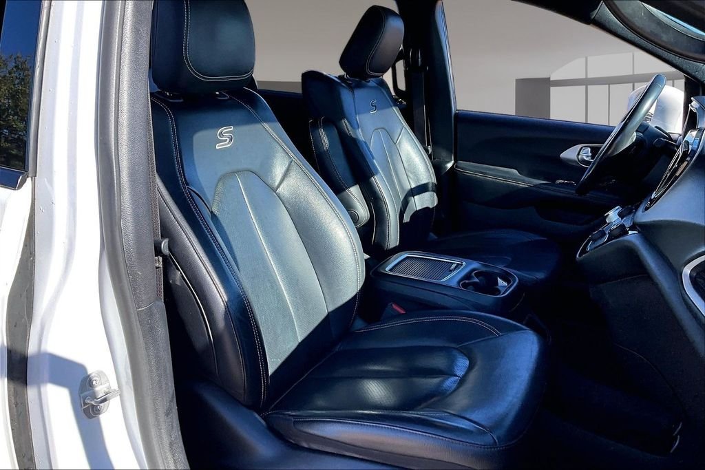 Used 2020 White Chrysler Touring L Plus image 7