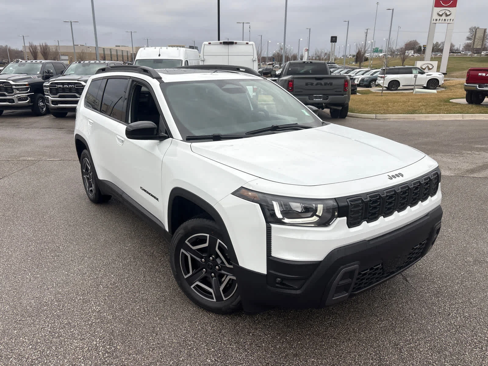New 2026 Bright White Clear-Coat Exterior Paint Jeep Limited image 2