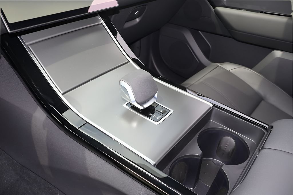 New 2026 Santorini Black Land Rover S image 25