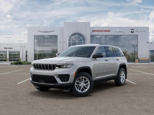 New 2026 Silver Zynith Exterior Paint Jeep Laredo X image 27