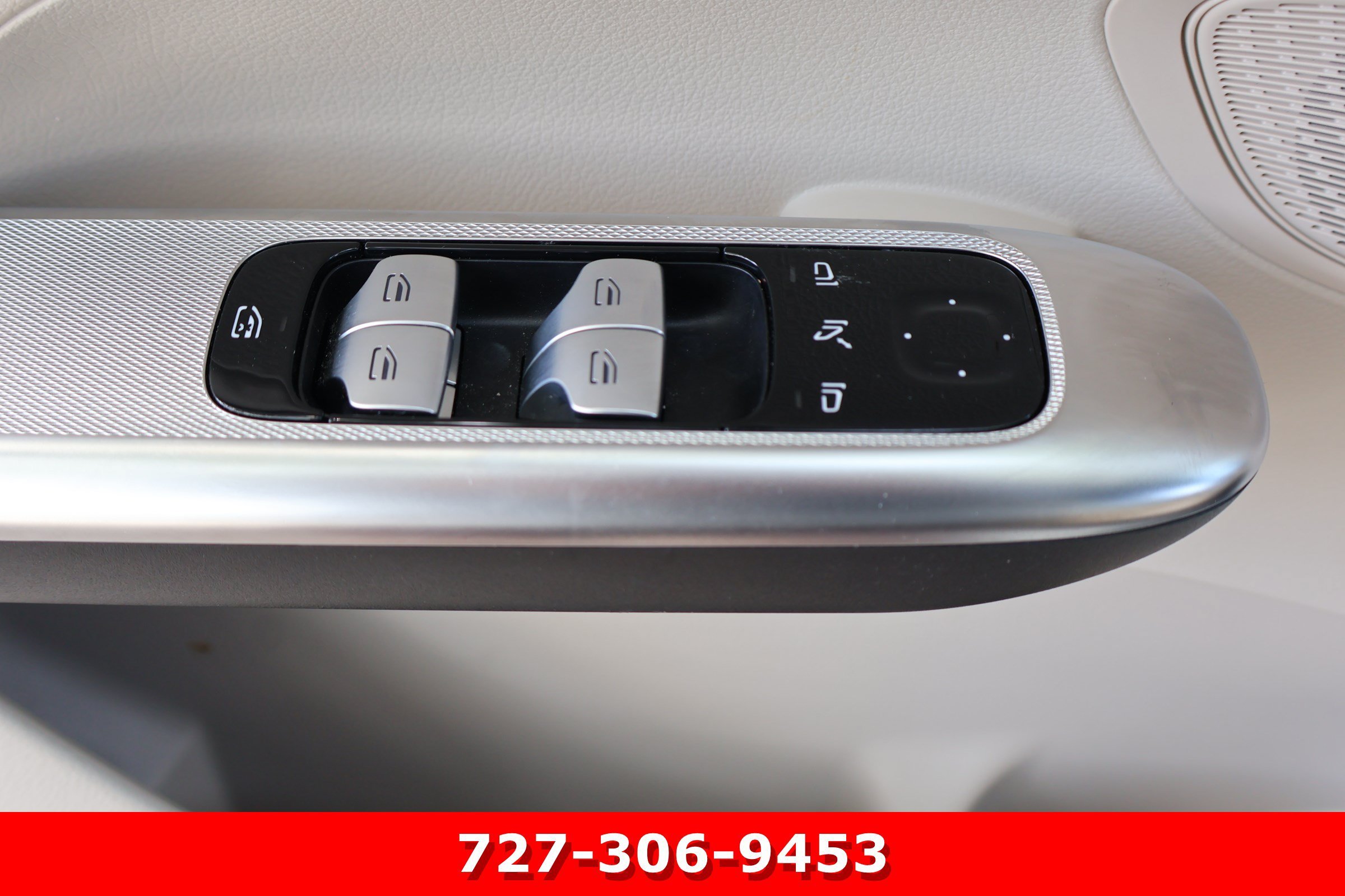 Certified Used 2025 Polar White Mercedes-Benz GLC 300 image 16