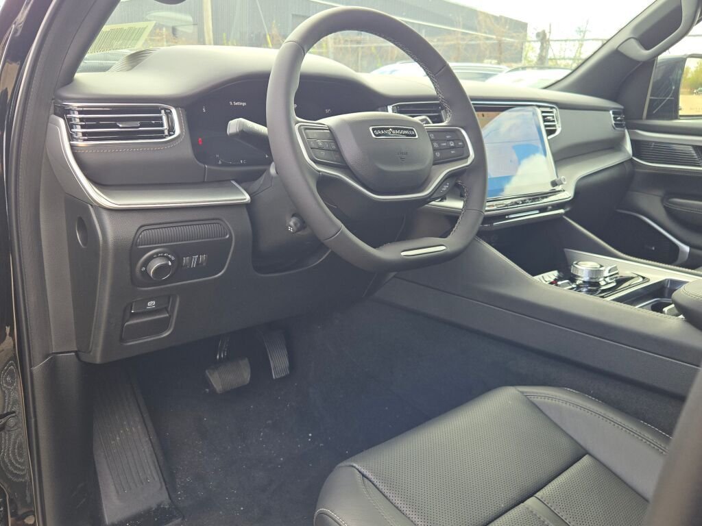 New 2026 High Gloss Black Exterior Paint Jeep Limited Reserve image 2