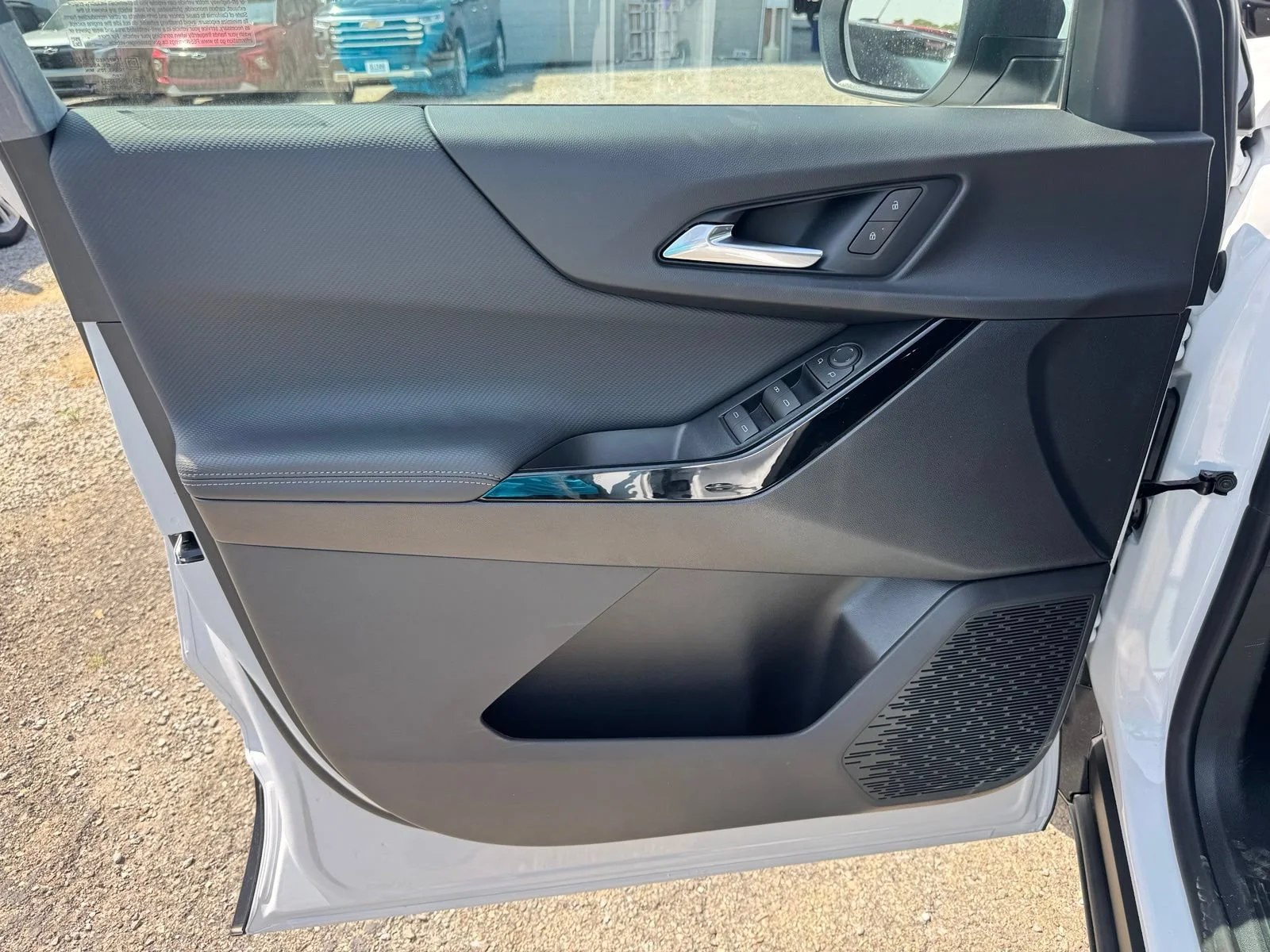 2027 Chevrolet Equinox LT - Photo 11