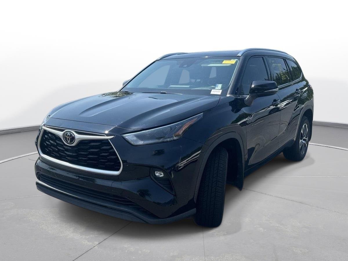 Used 2021 Midnight Black Metallic Toyota XLE image 2