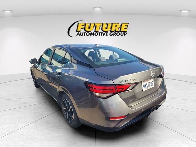 Used 2024 Gray Nissan SV image 4
