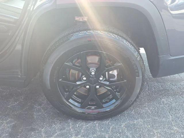 Used 2024 Gray Jeep Altitude image 34