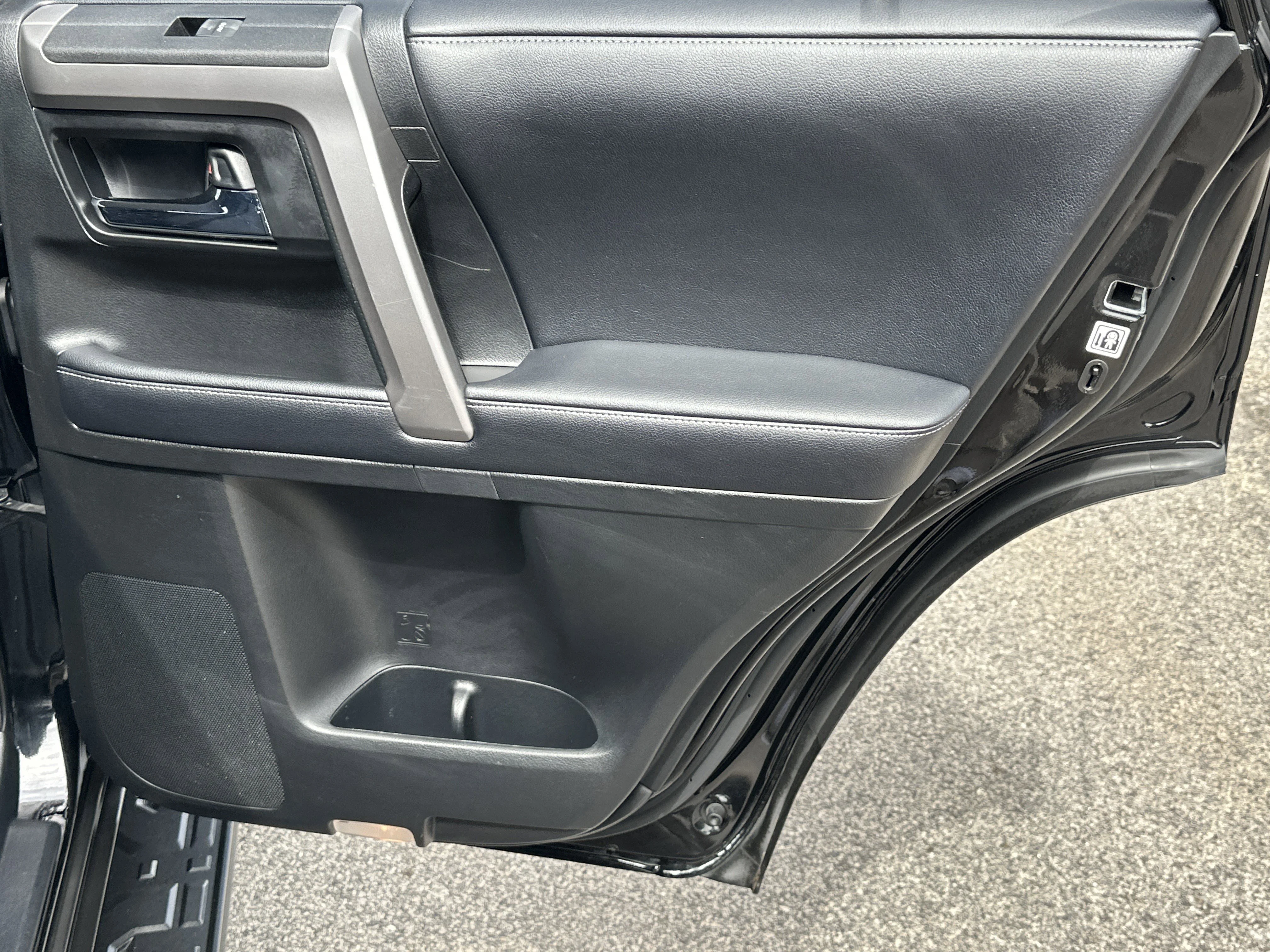 Used 2019 Midnight Black Metallic Toyota SR5 image 16