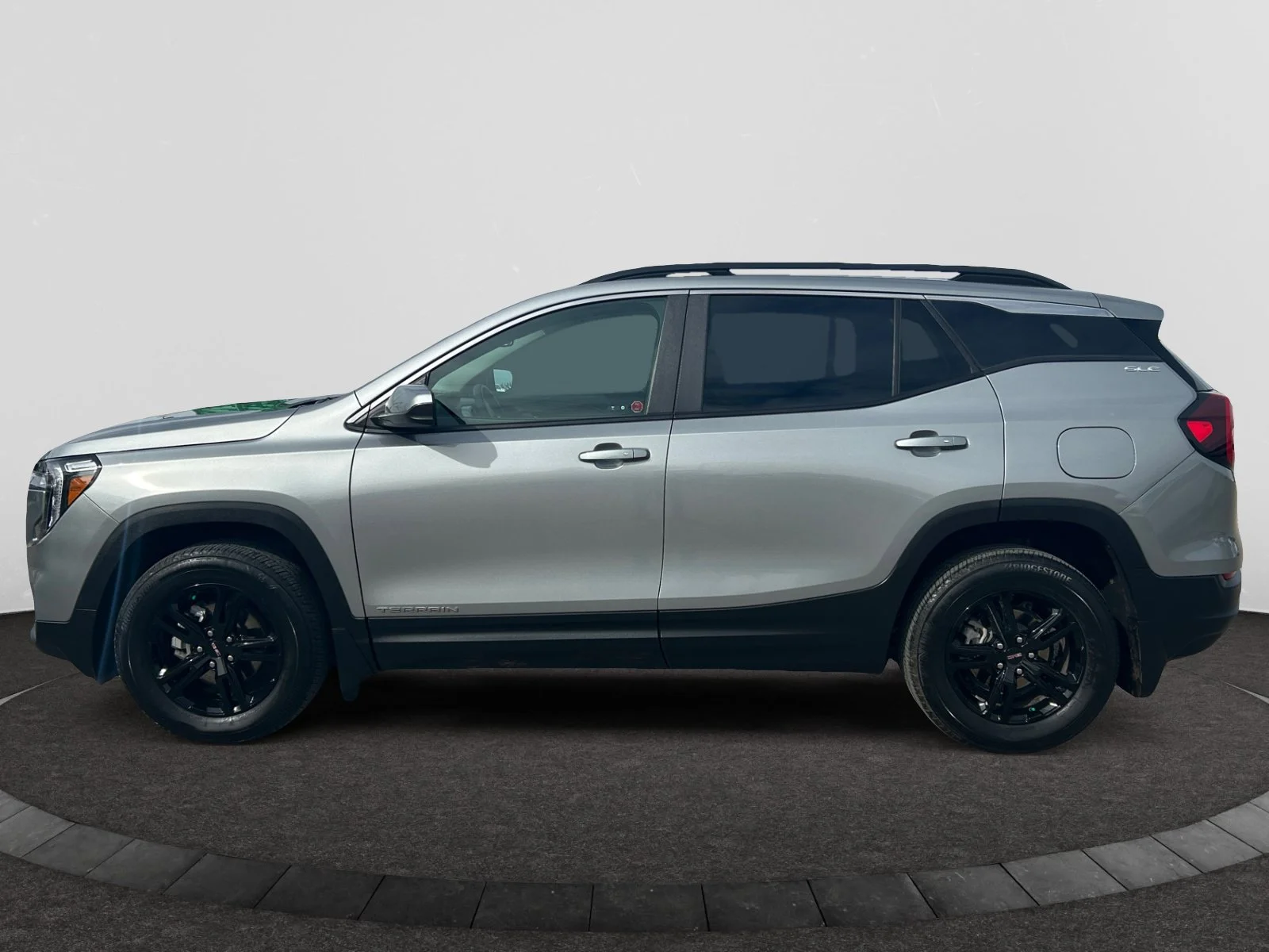 Used 2024 STERLING METALLIC GMC SLE AWD image 2