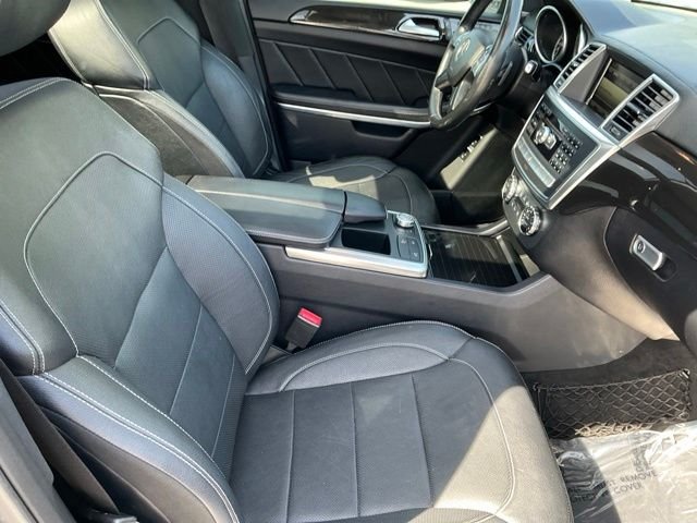 Used 2016 Gray Mercedes-Benz GL 550 image 42