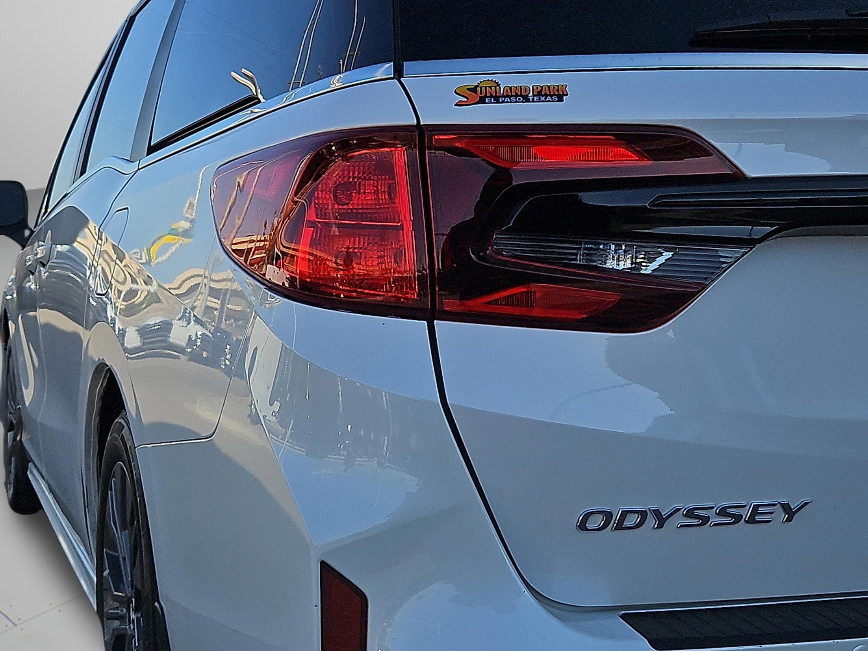 Used 2025 Platinum White Pearl Honda Touring image 10