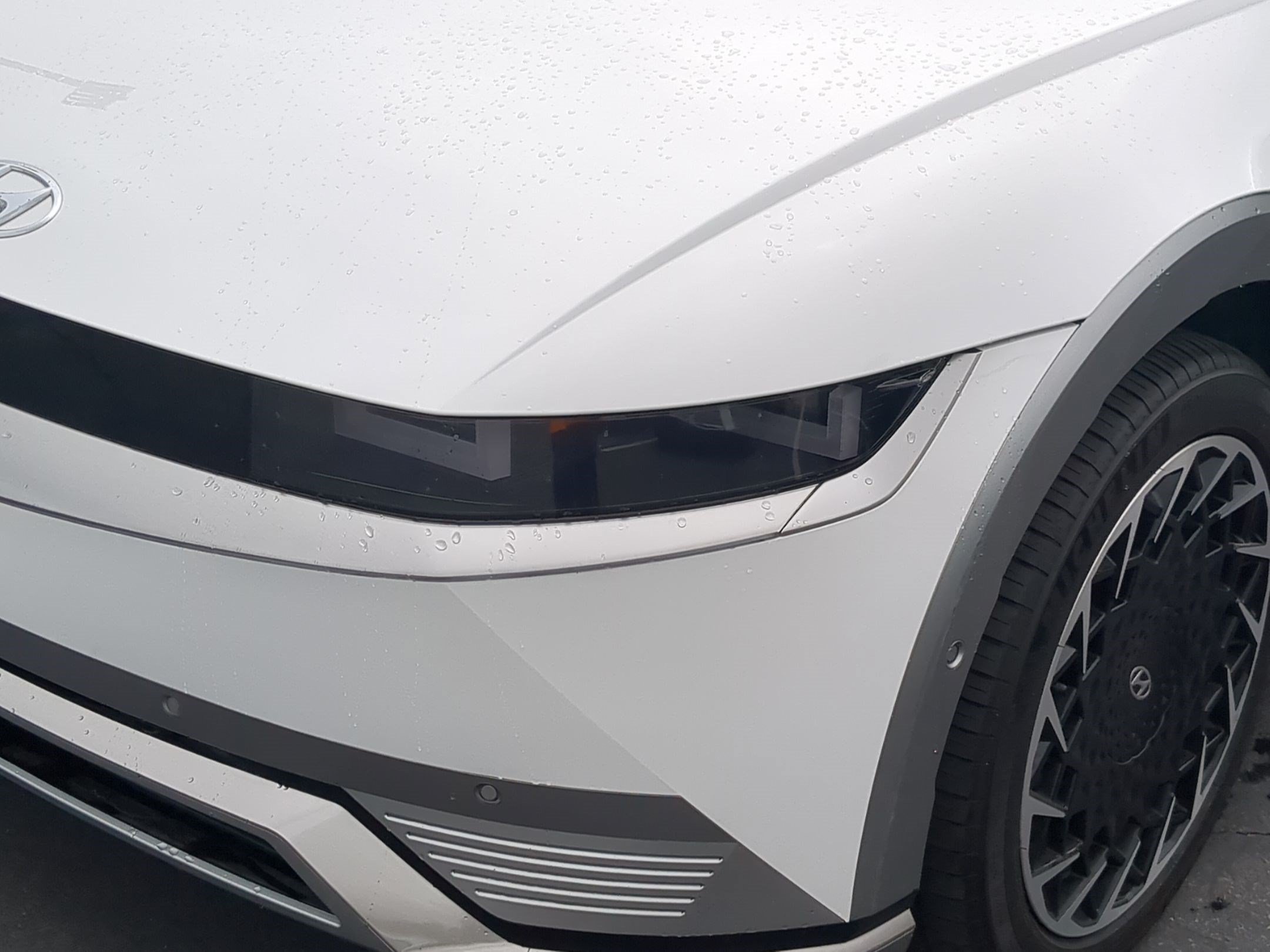 2024 Hyundai IONIQ 5 Limited - Photo 10