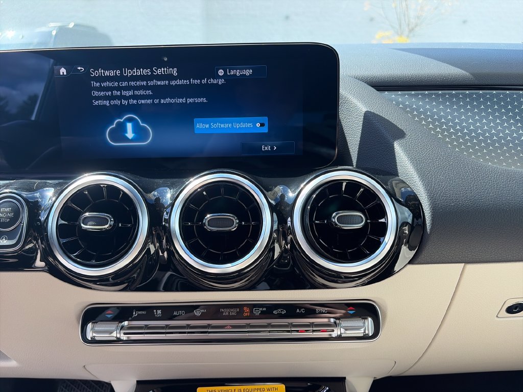 New 2026 Polar White Mercedes-Benz GLA 250 image 18