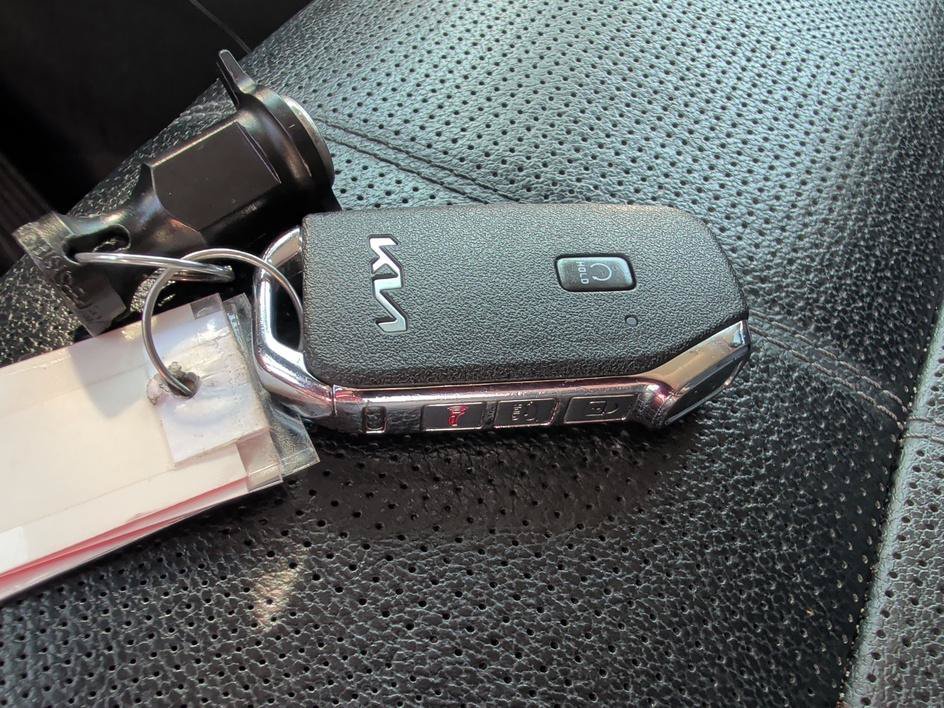 Used 2022 Wolf Gray Kia EX image 30