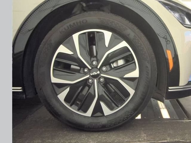 Certified Used 2024 Glacier Kia Wind image 10