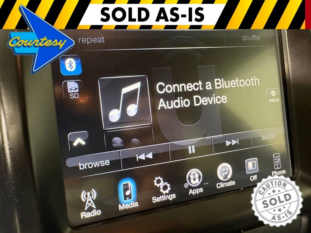Used 2018 Silver Jeep Latitude Plus image 30
